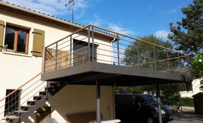 Structure de terrasse bois et escalier d’accès