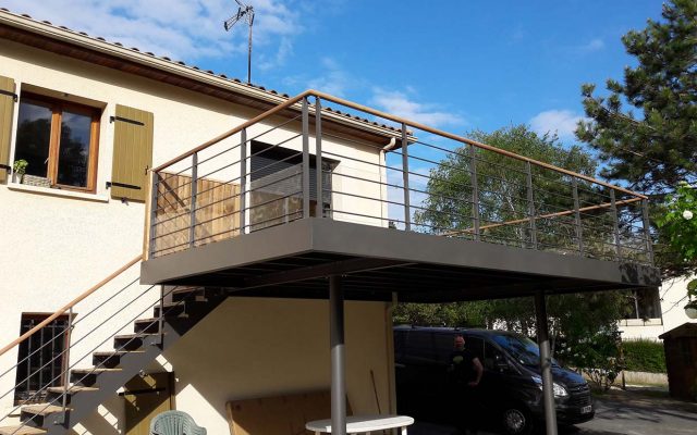 Structure de terrasse bois et escalier d’accès